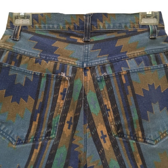 Mission Bay Aztec Print 90s High Waisted Shorts 7 - Picture 6 of 7